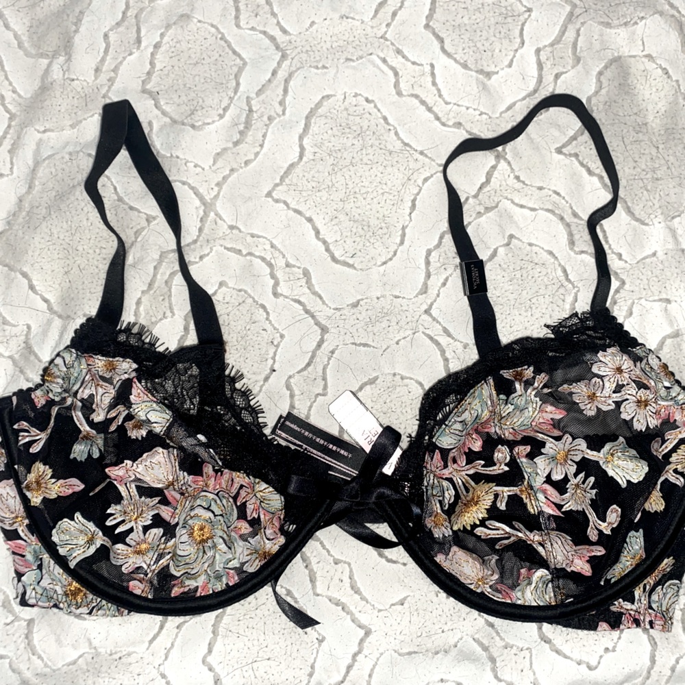 NWT Victoria’s Secret Dream Angels low cut demi